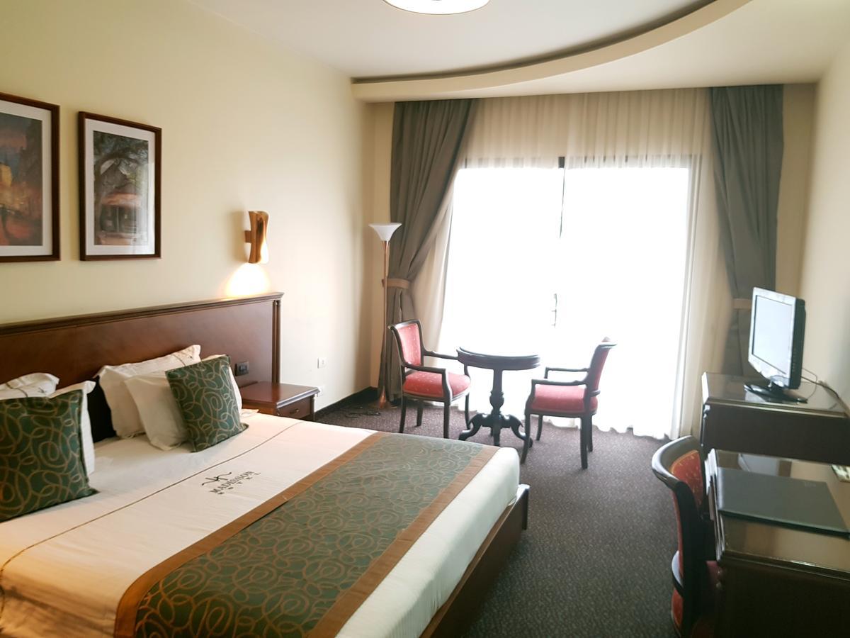 Madisson Hotel Jounieh Bagian luar foto
