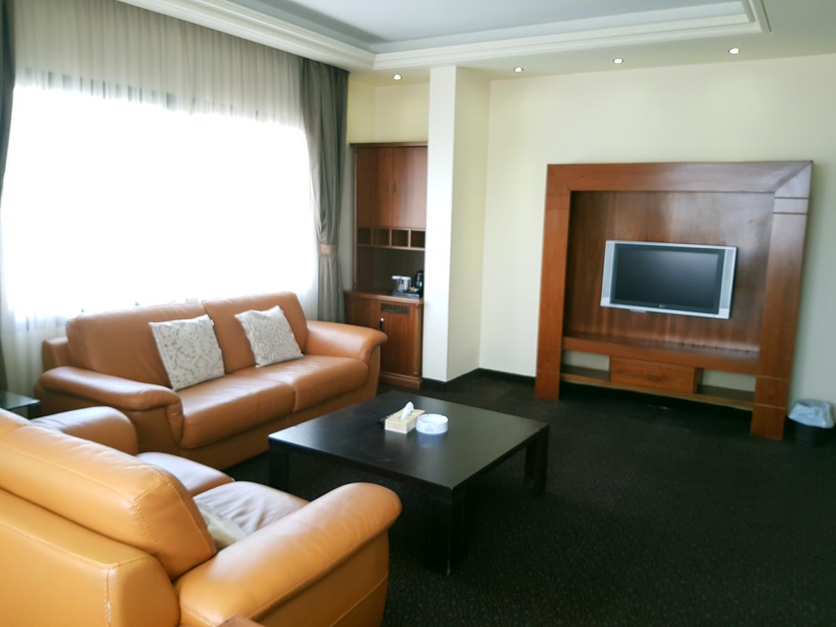 Madisson Hotel Jounieh Bagian luar foto