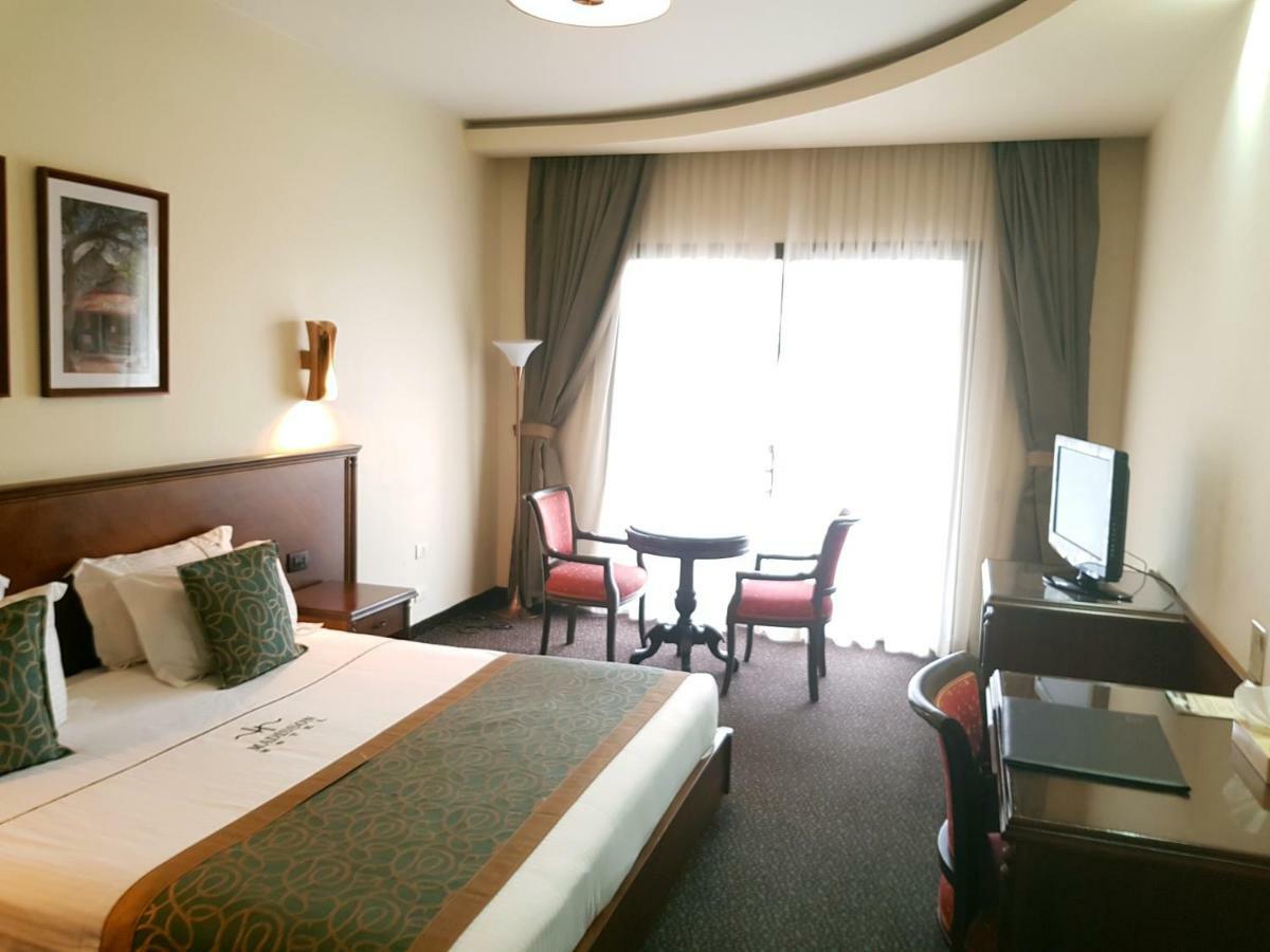 Madisson Hotel Jounieh Bagian luar foto