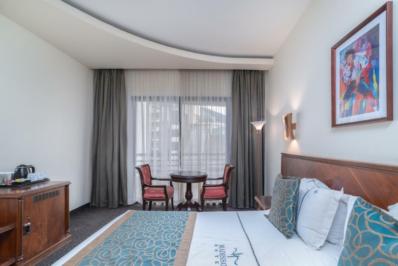 Madisson Hotel Jounieh Bagian luar foto