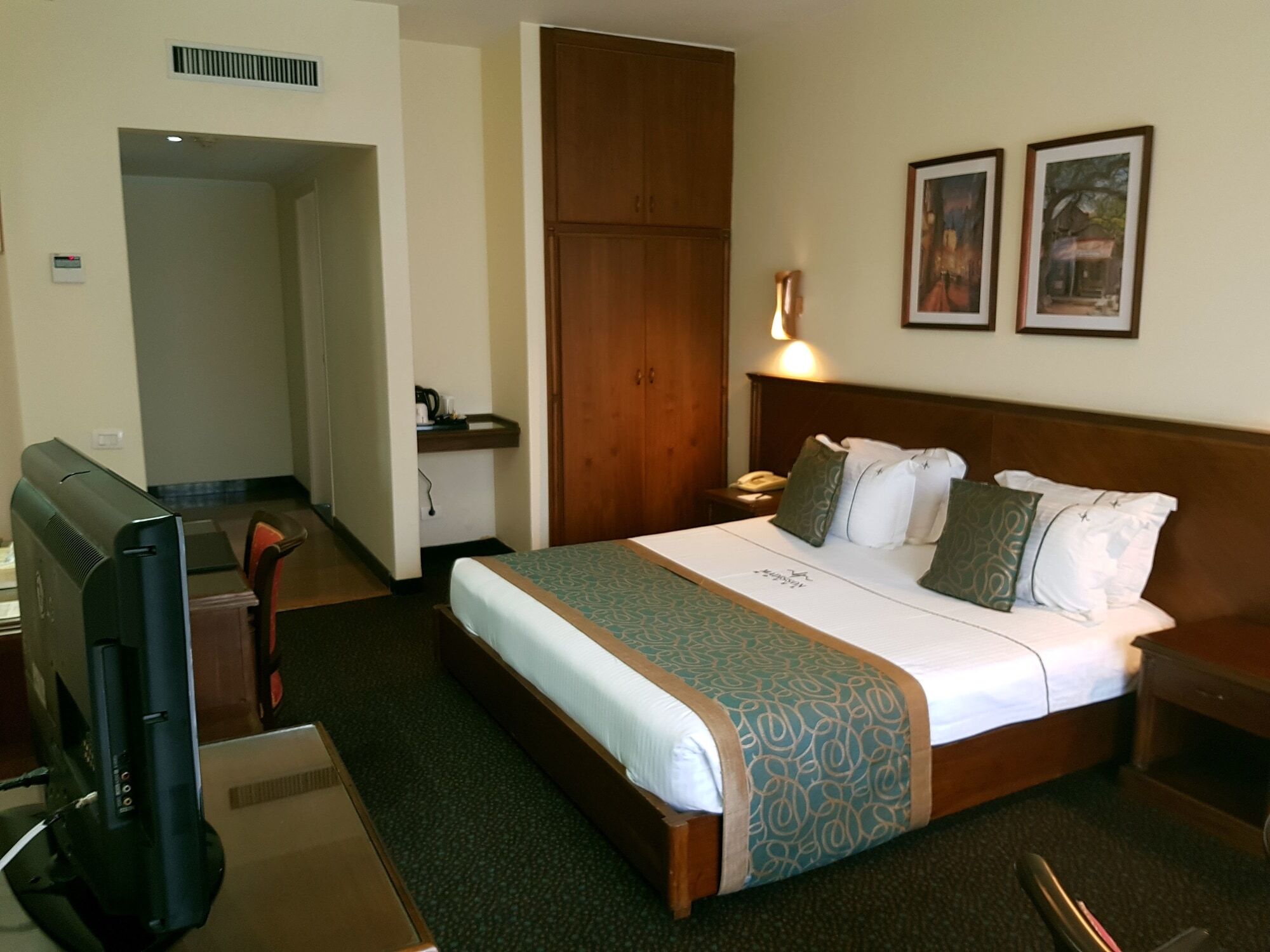 Madisson Hotel Jounieh Bagian luar foto