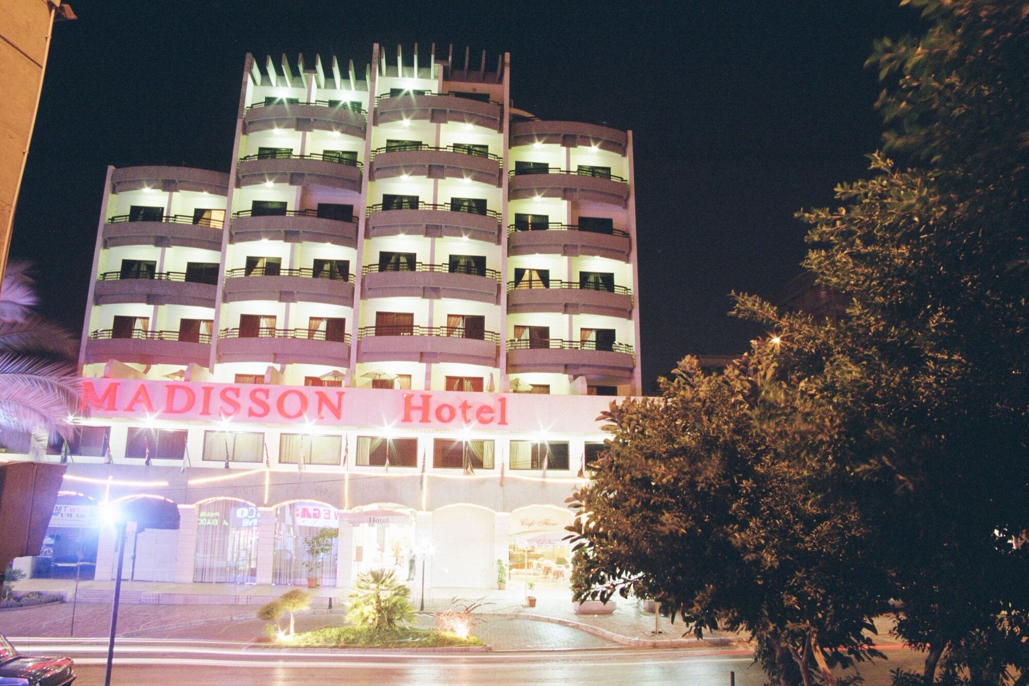 Madisson Hotel Jounieh Bagian luar foto